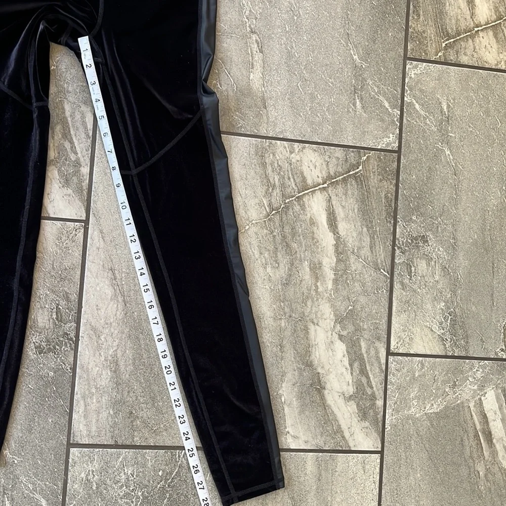 🖤 Sweaty Betty London Opulence velvet side strip faux leather black size small - Picture 10 of 10